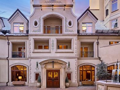 Luxury 4 Bedroom Rental in Lionshead - Ski In Ski Out